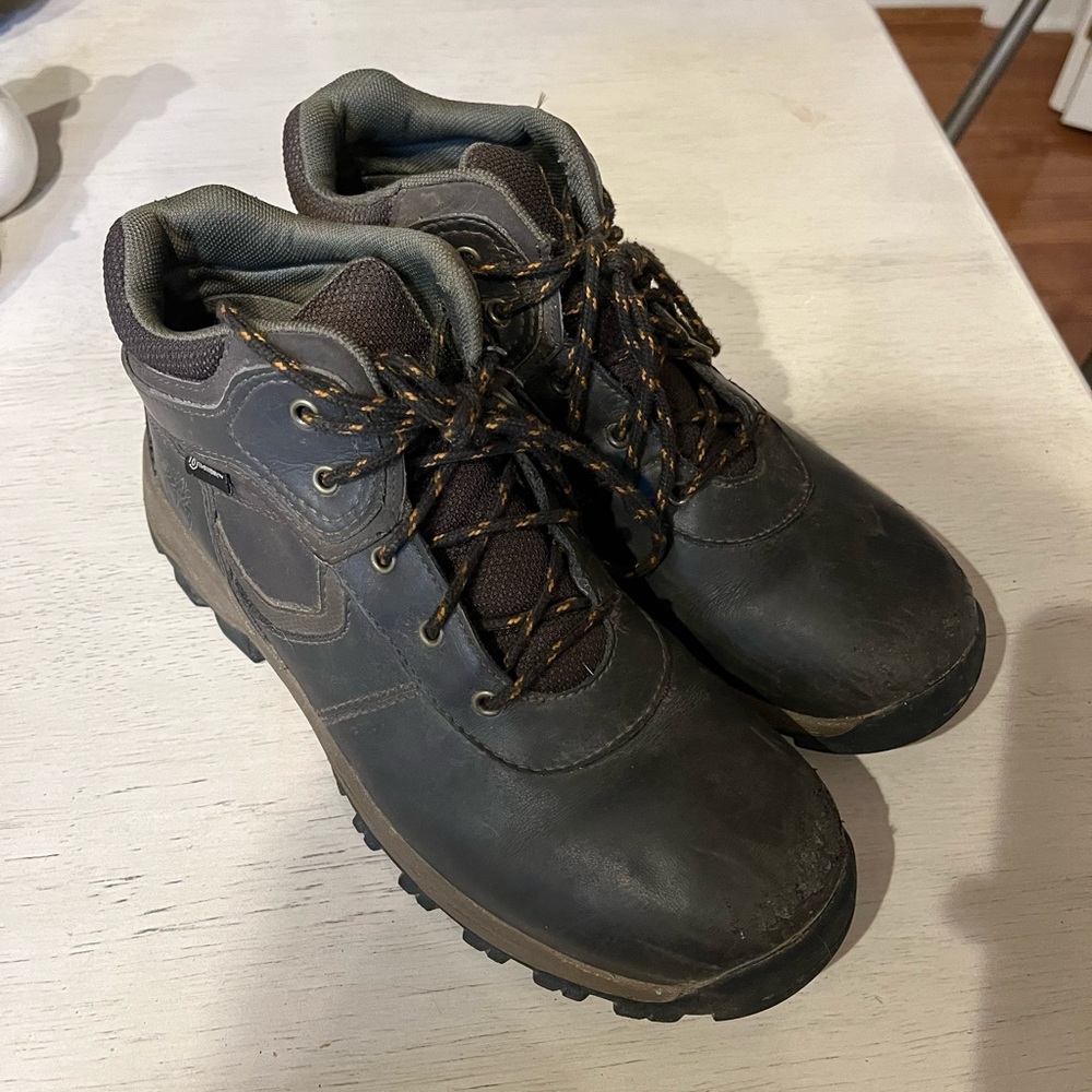 Men’s (or youth) size 6 Timberland hiking boots